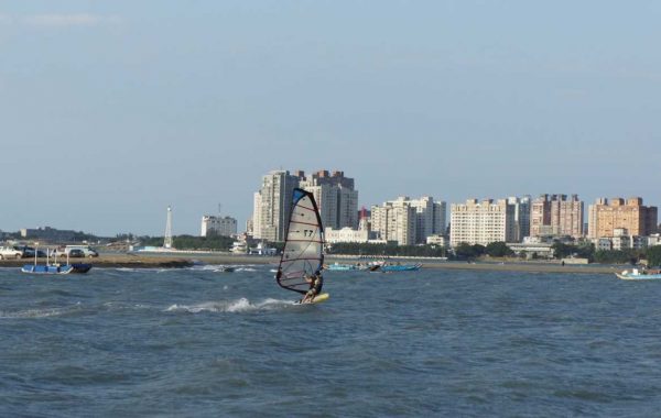 windsurfing kitesurfing spot - 八里風帆碼頭